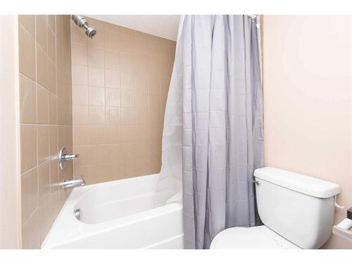 417-7130 80 Avenue Ne, Calgary, AB - Indoor Photo Showing Bathroom