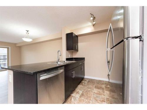 417-7130 80 Avenue Ne, Calgary, AB - Indoor Photo Showing Kitchen