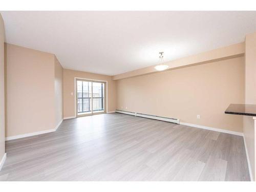 417-7130 80 Avenue Ne, Calgary, AB - Indoor Photo Showing Other Room