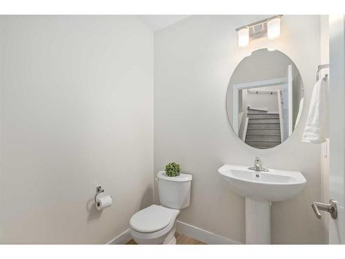 1094 Alpine Avenue Sw, Calgary, AB - Indoor Photo Showing Bathroom