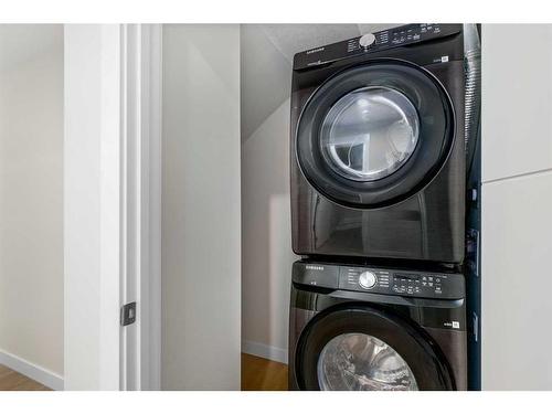 1094 Alpine Avenue Sw, Calgary, AB - Indoor Photo Showing Laundry Room