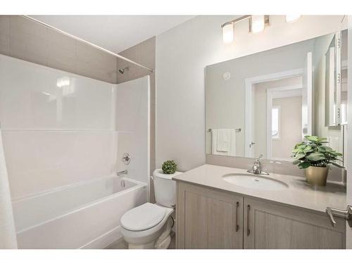 1094 Alpine Avenue Sw, Calgary, AB - Indoor Photo Showing Bathroom