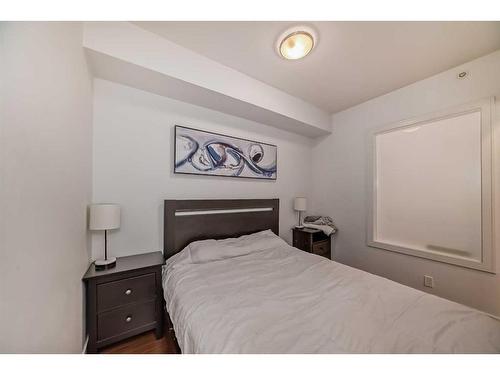 252-222 Riverfront Avenue Sw, Calgary, AB - Indoor Photo Showing Bedroom