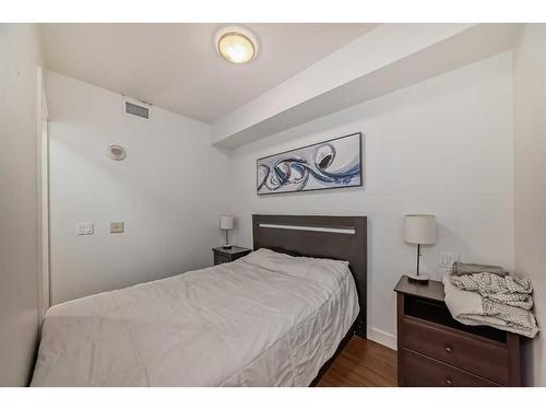 252-222 Riverfront Avenue Sw, Calgary, AB - Indoor Photo Showing Bedroom