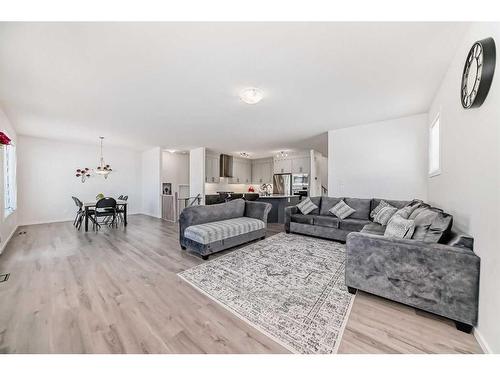 2102 Windbury Crescent Sw, Airdrie, AB - Indoor Photo Showing Living Room