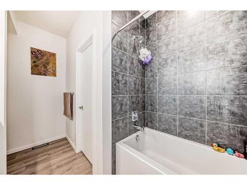 2102 Windbury Crescent Sw, Airdrie, AB - Indoor Photo Showing Bathroom