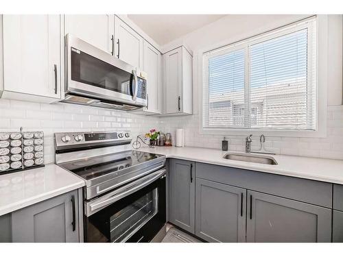 2102 Windbury Crescent Sw, Airdrie, AB - Indoor Photo Showing Kitchen With Upgraded Kitchen