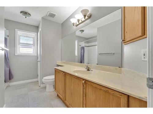 55 Tarington Gardens Ne, Calgary, AB - Indoor Photo Showing Bathroom