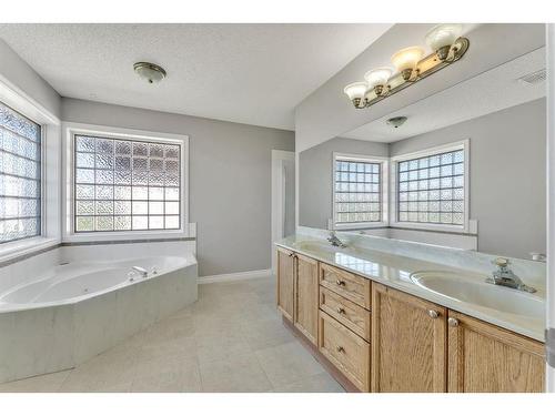 55 Tarington Gardens Ne, Calgary, AB - Indoor Photo Showing Bathroom