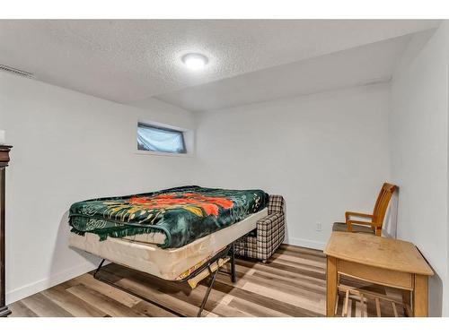 55 Tarington Gardens Ne, Calgary, AB - Indoor Photo Showing Bedroom