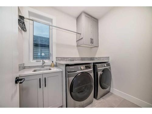 4510 17 Street Sw, Calgary, AB - Indoor Photo Showing Laundry Room