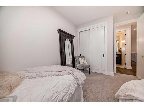 4510 17 Street Sw, Calgary, AB - Indoor Photo Showing Bedroom