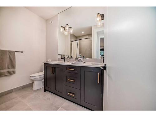 4510 17 Street Sw, Calgary, AB - Indoor Photo Showing Bathroom