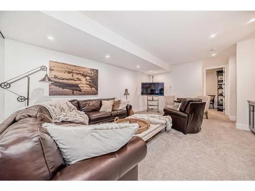 4510 17 Street Sw, Calgary, AB - Indoor Photo Showing Living Room
