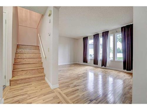 140-999 Canyon Meadows Drive Sw, Calgary, AB - Indoor Photo Showing Other Room