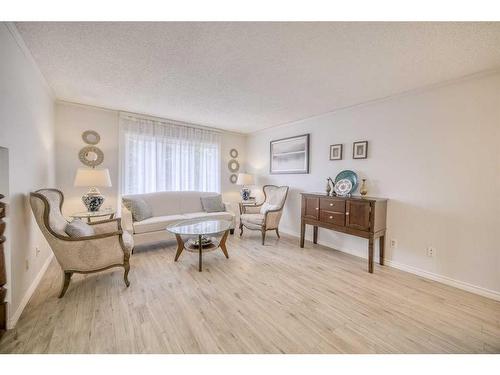111 Hawkfield Crescent Nw, Calgary, AB - Indoor Photo Showing Living Room