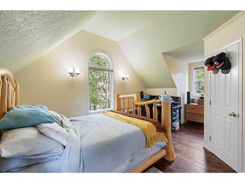 43 Cody Range Way, Rural Rocky View County, AB - Indoor Photo Showing Bedroom