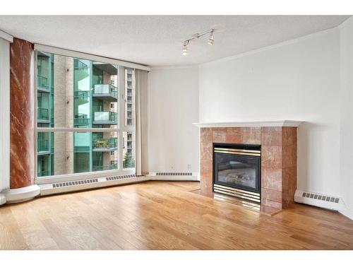 710-804 3 Avenue Sw, Calgary, AB - Indoor Photo Showing Living Room With Fireplace