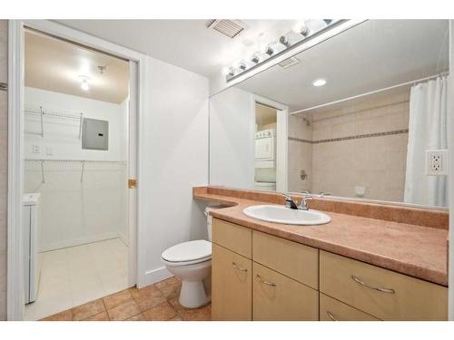 710-804 3 Avenue Sw, Calgary, AB - Indoor Photo Showing Bathroom