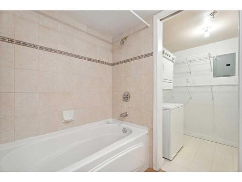 710-804 3 Avenue Sw, Calgary, AB - Indoor Photo Showing Bathroom