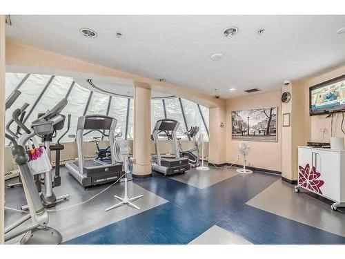 710-804 3 Avenue Sw, Calgary, AB - Indoor Photo Showing Gym Room