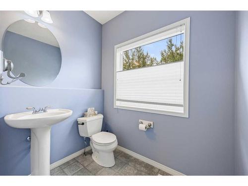57 Strathlea Court Sw, Calgary, AB - Indoor Photo Showing Bathroom