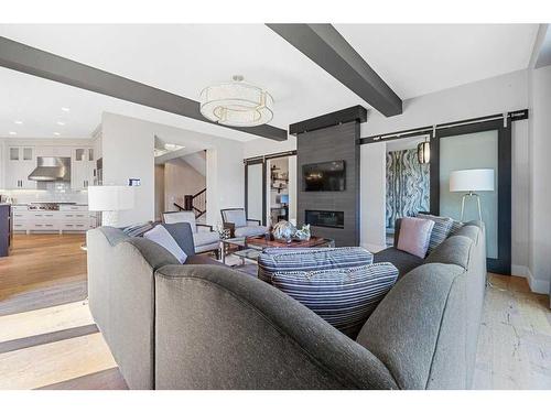 18 Whispering Springs Way, Heritage Pointe, AB - Indoor Photo Showing Living Room