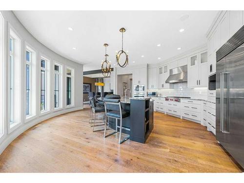 18 Whispering Springs Way, Heritage Pointe, AB - Indoor Photo Showing Kitchen With Upgraded Kitchen