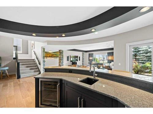 18 Whispering Springs Way, Heritage Pointe, AB - Indoor Photo Showing Kitchen