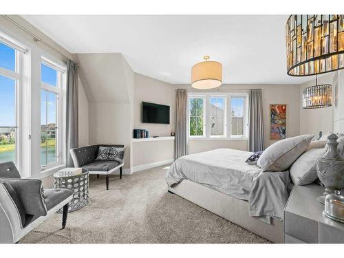 18 Whispering Springs Way, Heritage Pointe, AB - Indoor Photo Showing Bedroom