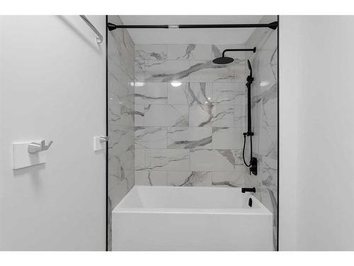 15-1720 11 Street Sw, Calgary, AB - Indoor Photo Showing Bathroom