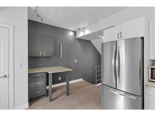 15-1720 11 Street Sw, Calgary, AB - Indoor Photo Showing Kitchen