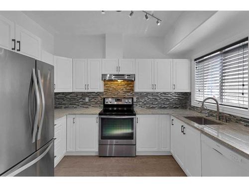 15-1720 11 Street Sw, Calgary, AB - Indoor Photo Showing Kitchen With Stainless Steel Kitchen With Upgraded Kitchen