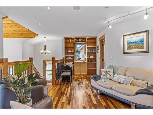 828 Silvertip Heights, Canmore, AB - Indoor Photo Showing Living Room