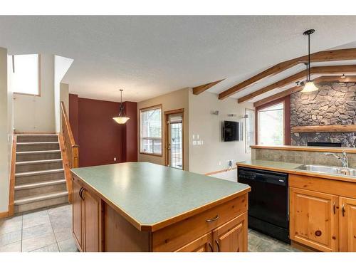 85 Tuscany Reserve Gate Nw, Calgary, AB - Indoor Photo Showing Kitchen With Double Sink