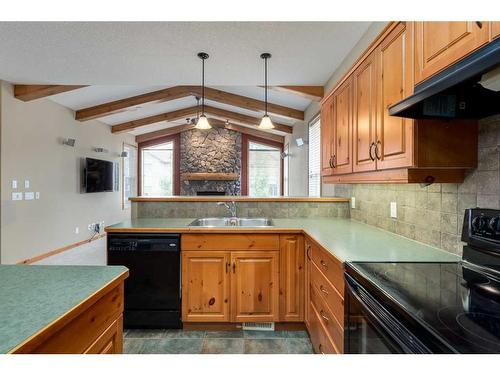 85 Tuscany Reserve Gate Nw, Calgary, AB - Indoor Photo Showing Kitchen With Double Sink