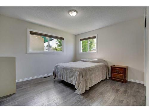 3028 33A Avenue Se, Calgary, AB - Indoor Photo Showing Bedroom