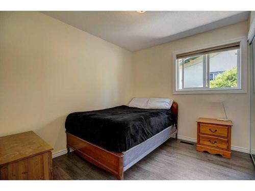 3028 33A Avenue Se, Calgary, AB - Indoor Photo Showing Bedroom