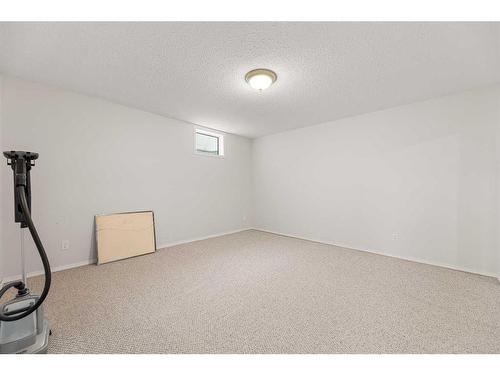 5609 60 Avenue, Olds, AB - Indoor Photo Showing Other Room