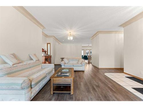 5609 60 Avenue, Olds, AB - Indoor Photo Showing Living Room