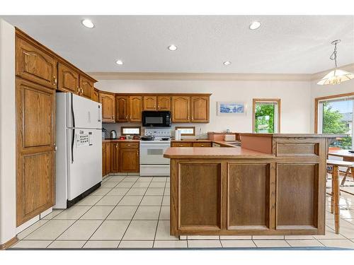 5609 60 Avenue, Olds, AB - Indoor Photo Showing Kitchen