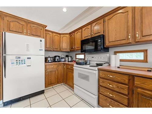 5609 60 Avenue, Olds, AB - Indoor Photo Showing Kitchen