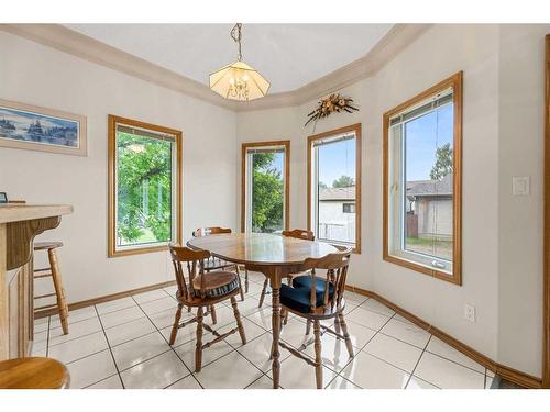 5609 60 Avenue, Olds, AB - Indoor Photo Showing Dining Room