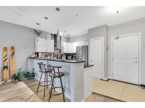 212-3650 Marda Link Sw, Calgary, AB - Indoor Photo Showing Kitchen