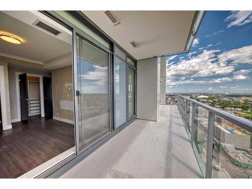 2506-930 16 Avenue Sw, Calgary, AB - Outdoor With Balcony With Exterior