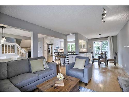 15 Strathaven Circle Sw, Calgary, AB - Indoor Photo Showing Living Room