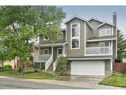 15 Strathaven Circle SW Calgary, AB T3H 2G4