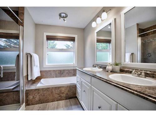 15 Strathaven Circle Sw, Calgary, AB - Indoor Photo Showing Bathroom