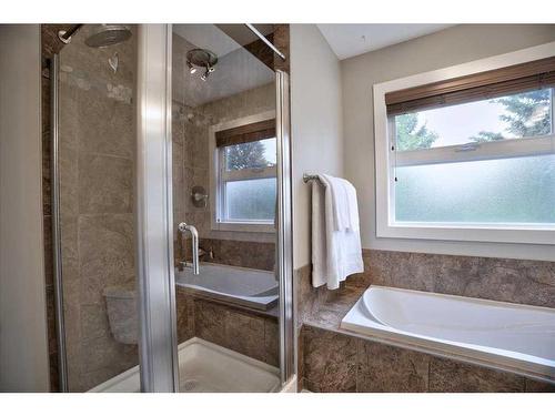 15 Strathaven Circle Sw, Calgary, AB - Indoor Photo Showing Bathroom