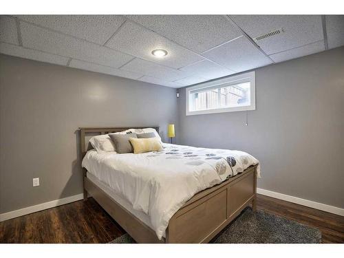15 Strathaven Circle Sw, Calgary, AB - Indoor Photo Showing Bedroom